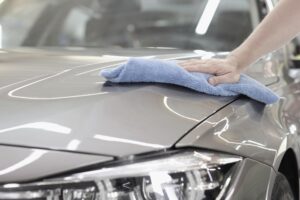 Lire la suite à propos de l’article Comment nettoyer les jantes de voiture en enlevant le goudron et la colle ?