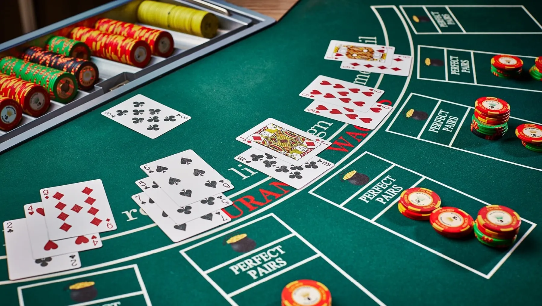 Lire la suite à propos de l’article Comment miser efficacement au blackjack : astuces et stratégie pour optimiser vos gain